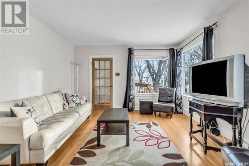 3070 Athol Street, Regina, SK - Indoor Photo Showing Living Room