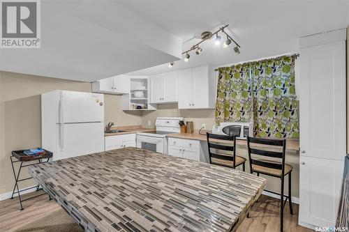 3070 Athol Street, Regina, SK - Indoor Photo Showing Kitchen