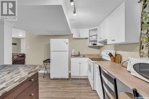 3070 Athol Street, Regina, SK - Indoor Photo Showing Kitchen