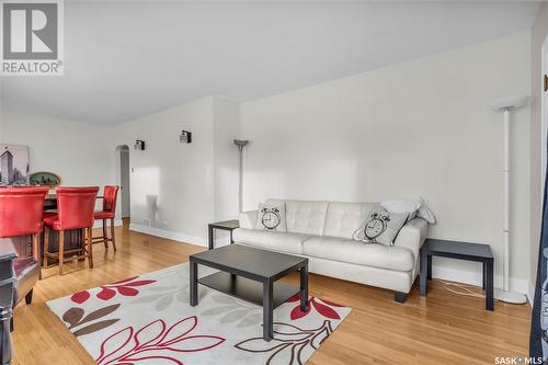 3070 Athol Street, Regina, SK - Indoor Photo Showing Living Room