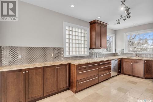 3070 Athol Street, Regina, SK - Indoor Photo Showing Kitchen