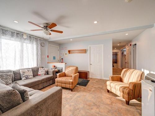 Salon - 7111 15E Avenue, Laval (Laval-Ouest), QC - Indoor Photo Showing Living Room