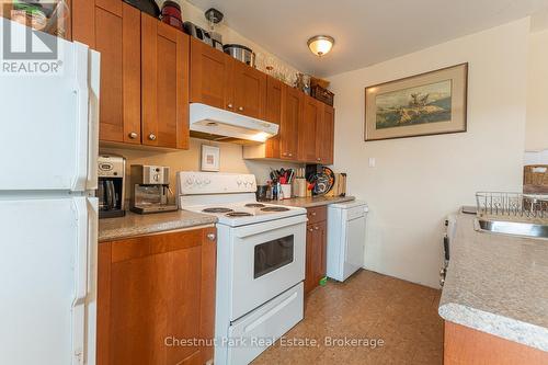 715 2Nd Avenue E, Owen Sound, ON - Indoor Photo Showing Kitchen