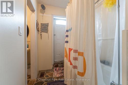 715 2Nd Avenue E, Owen Sound, ON - Indoor Photo Showing Bathroom