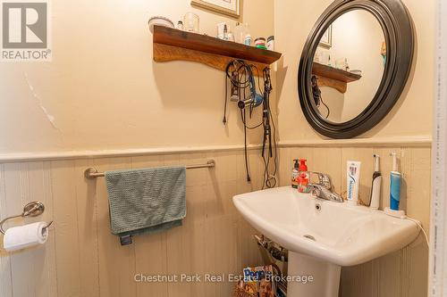 715 2Nd Avenue E, Owen Sound, ON - Indoor Photo Showing Bathroom