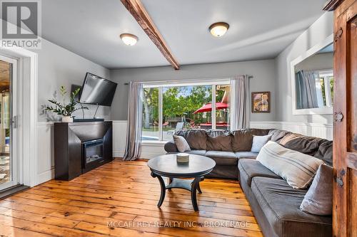 373 Dundas Street W, Greater Napanee, ON - Indoor Photo Showing Living Room