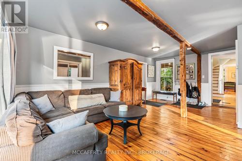 373 Dundas Street W, Greater Napanee, ON - Indoor Photo Showing Living Room