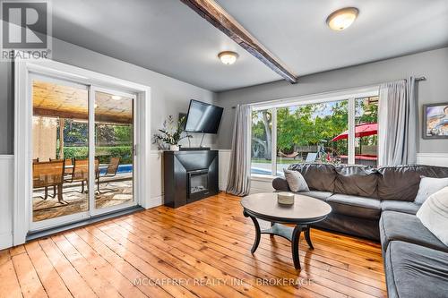 373 Dundas Street W, Greater Napanee, ON - Indoor Photo Showing Living Room