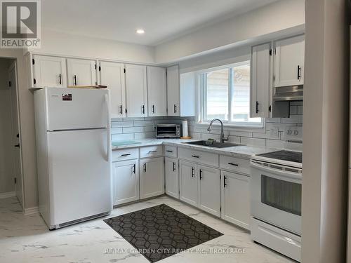 Main - 1133 Haist Street, Pelham (662 - Fonthill), ON - Indoor Photo Showing Kitchen