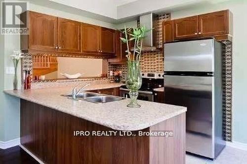 4697 Alana Glen Drive, Mississauga, ON - Indoor Photo Showing Kitchen With Double Sink