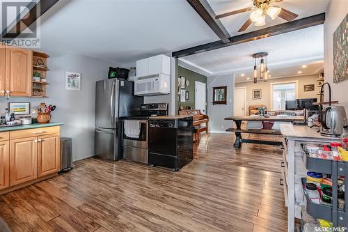 231 Home Street W, Moose Jaw, SK - Indoor Photo Showing Kitchen