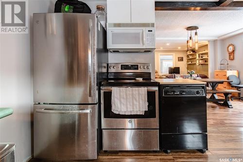 231 Home Street W, Moose Jaw, SK - Indoor Photo Showing Kitchen