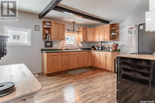 231 Home Street W, Moose Jaw, SK - Indoor Photo Showing Kitchen