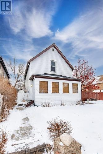 231 Home Street W, Moose Jaw, SK - Outdoor