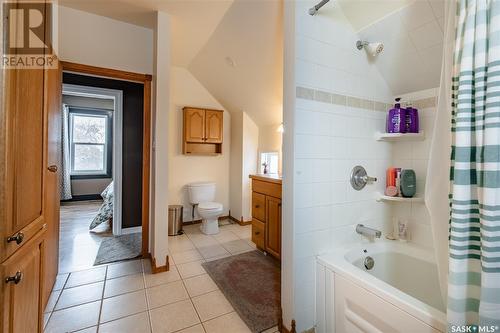 231 Home Street W, Moose Jaw, SK - Indoor Photo Showing Bathroom