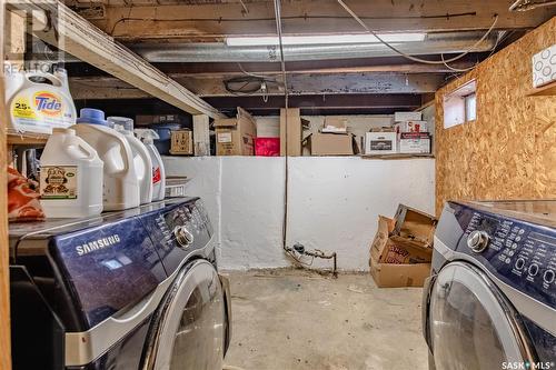 231 Home Street W, Moose Jaw, SK - Indoor Photo Showing Laundry Room