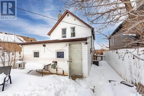 231 Home Street W, Moose Jaw, SK - Outdoor