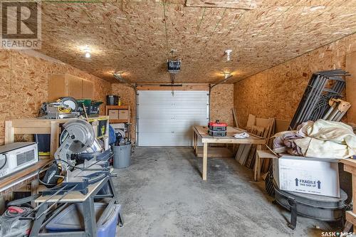 231 Home Street W, Moose Jaw, SK - Indoor Photo Showing Garage