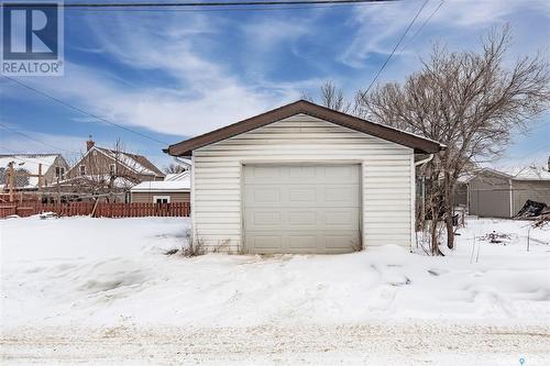 231 Home Street W, Moose Jaw, SK - Outdoor