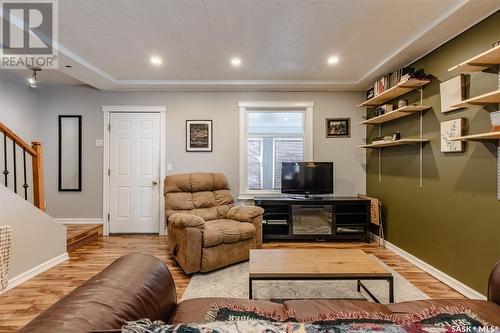 231 Home Street W, Moose Jaw, SK - Indoor Photo Showing Living Room