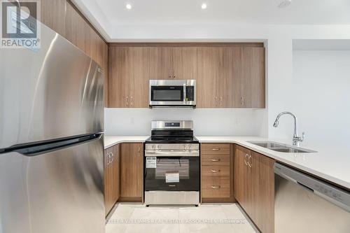 1226 Granary Street, Oakville, ON - Indoor Photo Showing Kitchen With Stainless Steel Kitchen With Double Sink