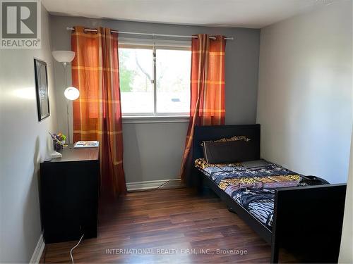 76 West 4Th Street, Hamilton, ON - Indoor Photo Showing Bedroom