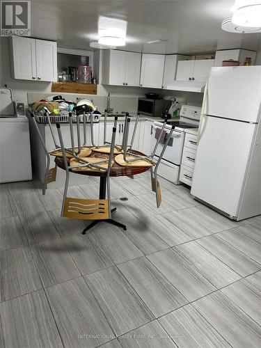 76 West 4Th Street, Hamilton, ON - Indoor Photo Showing Kitchen