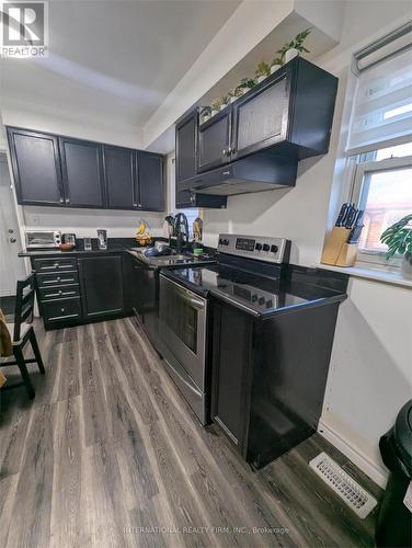 99 West 4Th Street, Hamilton, ON - Indoor Photo Showing Kitchen