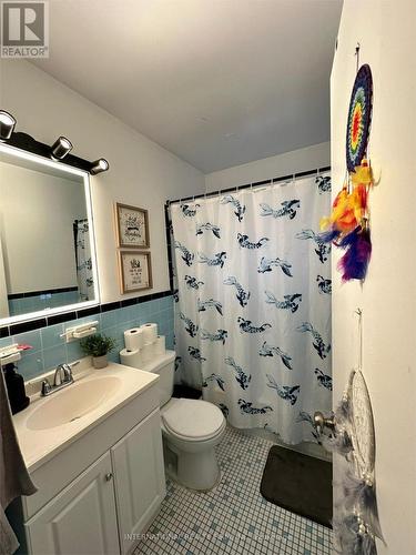 99 West 4Th Street, Hamilton, ON - Indoor Photo Showing Bathroom