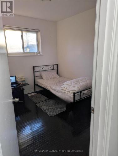 99 West 4Th Street, Hamilton, ON - Indoor Photo Showing Bedroom