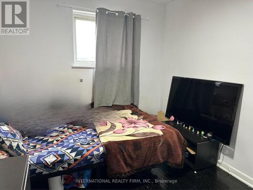 99 West 4Th Street, Hamilton, ON - Indoor Photo Showing Bedroom