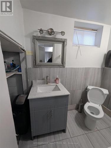 99 West 4Th Street, Hamilton, ON - Indoor Photo Showing Bathroom