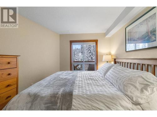 3190 Creekside Way Unit# 319, Sun Peaks, BC - Indoor Photo Showing Bedroom