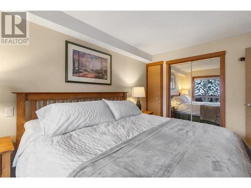 3190 Creekside Way Unit# 319, Sun Peaks, BC - Indoor Photo Showing Bedroom