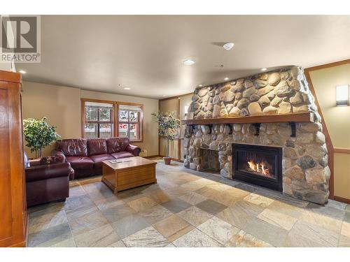 3190 Creekside Way Unit# 319, Sun Peaks, BC - Indoor Photo Showing Living Room With Fireplace