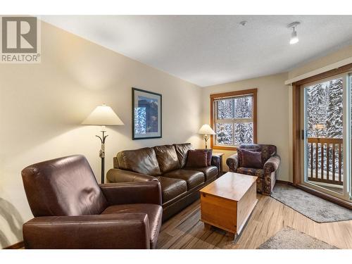 3190 Creekside Way Unit# 319, Sun Peaks, BC - Indoor Photo Showing Living Room