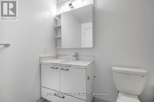 1010 - 2221 Yonge Street, Toronto, ON - Indoor Photo Showing Bathroom