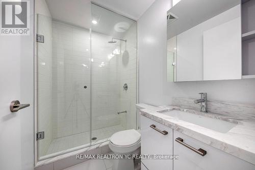 1010 - 2221 Yonge Street, Toronto, ON - Indoor Photo Showing Bathroom