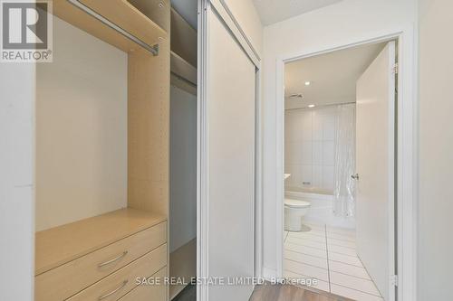 1605 - 8 Telegram Mews, Toronto, ON - Indoor Photo Showing Bathroom