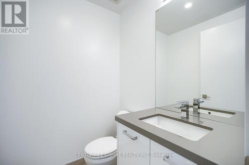 2002 - 195 Mccaul Street, Toronto, ON - Indoor Photo Showing Bathroom