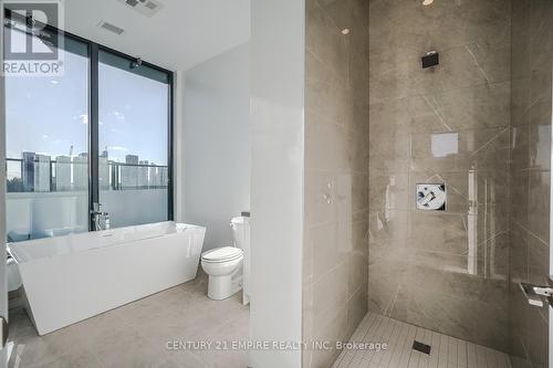 2002 - 195 Mccaul Street, Toronto, ON - Indoor Photo Showing Bathroom