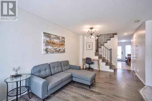 9051 Yonge Street, Richmond Hill, ON - Indoor Photo Showing Living Room