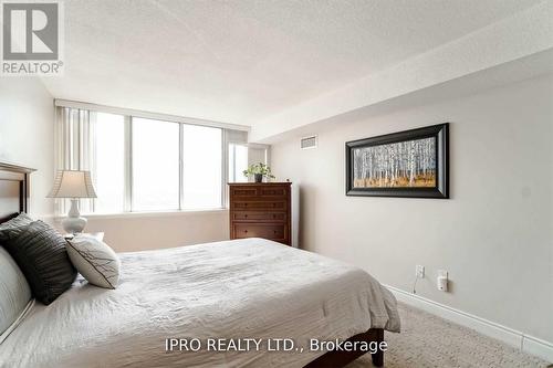 2010 - 350 Webb Drive, Mississauga, ON - Indoor Photo Showing Bedroom