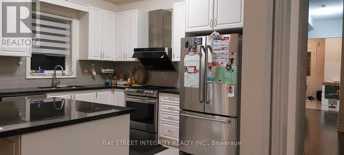 3155 Buttonbush Trail, Oakville, ON - Indoor Photo Showing Kitchen