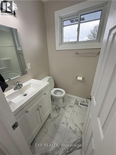 56 Joseph Street, North Bay, ON - Indoor Photo Showing Bathroom