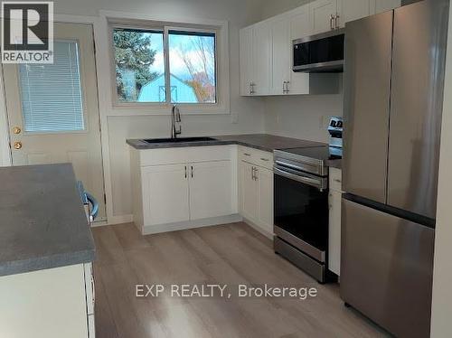 56 Joseph Street, North Bay, ON - Indoor Photo Showing Kitchen