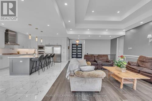 389 Concession 4 Road, Haldimand, ON - Indoor Photo Showing Living Room