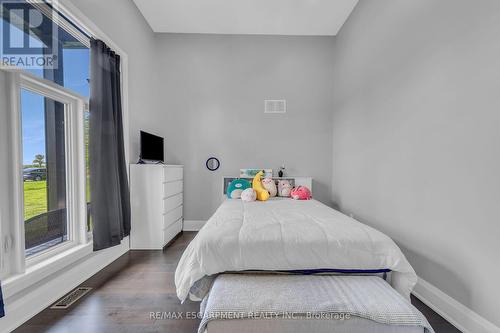 389 Concession 4 Road, Haldimand, ON - Indoor Photo Showing Bedroom