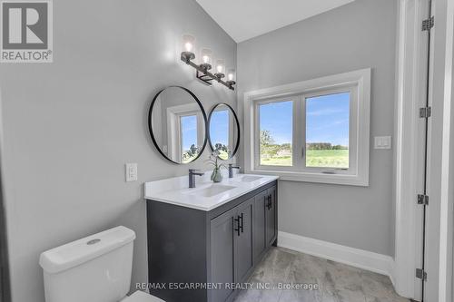 389 Concession 4 Road, Haldimand, ON - Indoor Photo Showing Bathroom