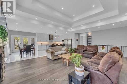 389 Concession 4 Road, Haldimand, ON - Indoor Photo Showing Living Room